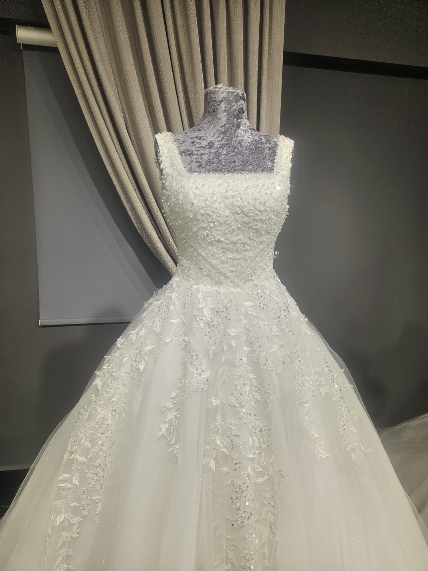 Madame Lara Moda Evi Gelinlik Mağazası