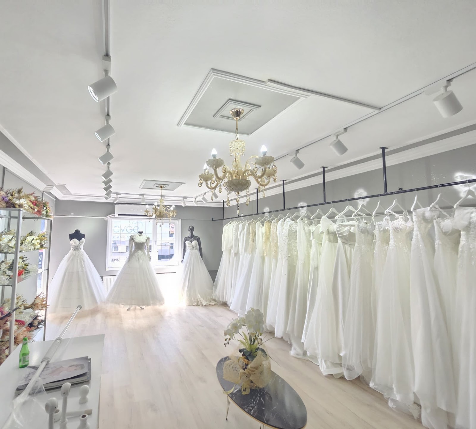 Madame Lara Moda Evi Gelinlik Mağazası